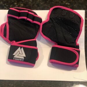 Gym lifting gloves